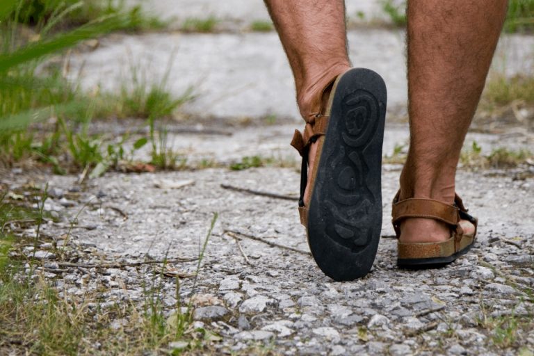 How to Choose the Best Men's Sandals for Walking - Ninja Camping